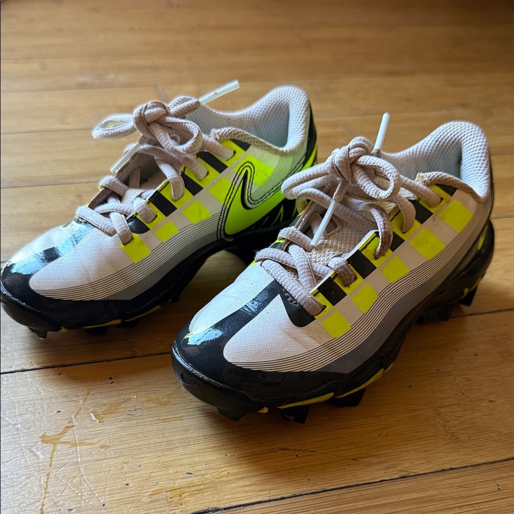 Nike Kids Shoes - White and Neon Yellow